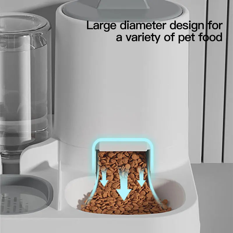 Pet food dispenser with a large diameter design for various types of pet food, showing a close-up of the food compartment.